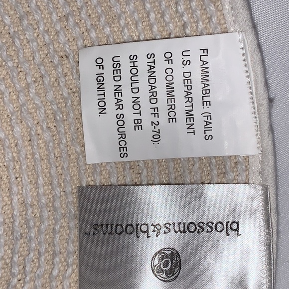 Bunny rabbit rug - Picture 3 of 4